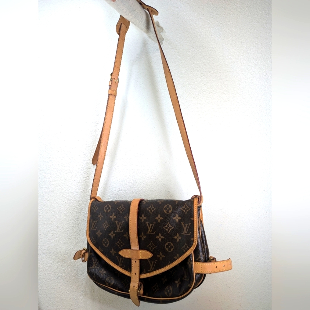 LOUIS VUITTON Monogram Saumur 30  Canvas Crossbody Bag Brown - Picture 10 of 17